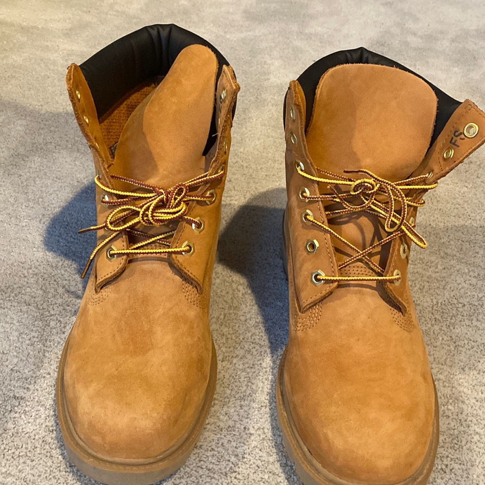 Almost new Mens Timberlands.